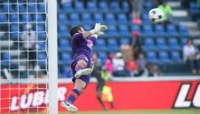 Jesús Corona hace una atajada espectacular