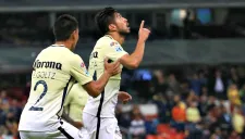 Oribe Peralta celebra anotación en el partido contra Veracruz