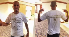 Guido Pizarro posa con la camiseta