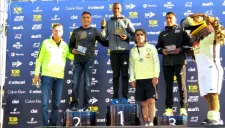 Ganadores de la carrera del Centenario del América suben al podio
