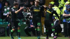 Jugadores de Mönchengladbach celebran el segundo gol frente al Celtic