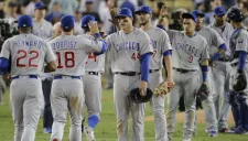 Jugadores de los Cachorros festejan el trunfo