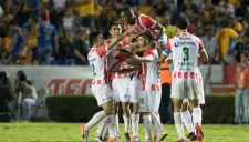 El equipo de Necaxa se reúne para celebrar la anotación