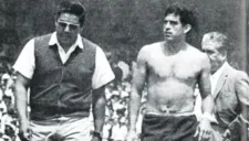 'El Tigre' Sepulveda se quitó la playera y la dejó en el campo