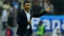 Ignacio Ambriz, director técnico, durante un partido del América