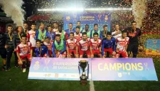 Espanyol de Barcelona festeja con el trofeo de Campeón