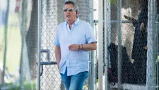 Jorge Vergara observa una práctica de Chivas en Verde Valle