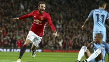 Juan Mata festeja el gol de la victoria contra Manchester City