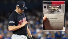 Trevor Bauer se cortó el dedo con un dron