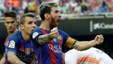 Messi celebra un gol frente al público en Mestalla