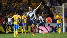 César Montes festeja el gol con Monterrey