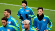 Javier Hernández corre en práctica del Bayer Leverkusen