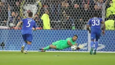 Buffon ataja en juego de Champions