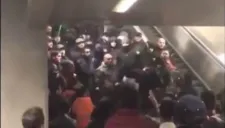 Aficionados de Besiktas y de Nápoles se enfrentan en una estación de Metro