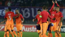 Jugadores de la Roma celebran su victoria sobre el Austria Viena