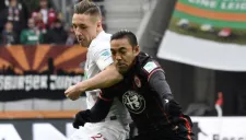 Fabián pelea un balón durante un partido del Eintracht