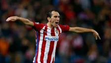 Diego Godín festeja un tanto con el Atlético de Madrid
