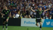 Paul Aguilar celebra su golazo frente a EU en la Copa Concacaf 2015
