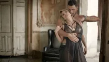 Fragmento del nuevo video de Fey, donde describe su situación