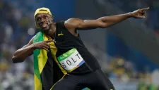 Usain Bolt festeja su medalla de oro en Río 2016