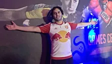 UL1BARRI festeja tras coronarse en FIFA