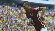 Paul Aguilar festeja un gol con el América