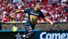 Pablo Barrera corre en un partido de Pumas
