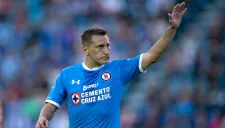 Chaco Giménez dedica un gol en un partido de Cruz Azul