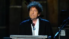 Bob Dylan no asistirá por su premio Nobel de Literatura