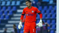 Chuy Corona se lamenta en juego de Cruz Azul