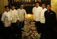 Los Chefs de Incantatum junto a algunos de los platillos que se sirven
