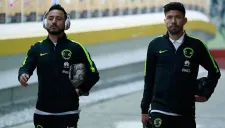 Mares y Peralta en su llegada al Estadio Azteca