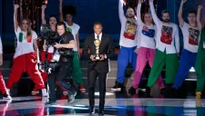 Baptista presenta el trofeo de la Copa Confederaciones 2017