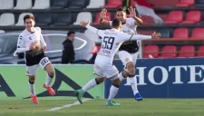 Jugadores de Dorados festejan un gol contra Mineros