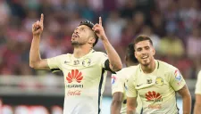oribe Peralta agradece tras anotar el único tanto contra Chivas