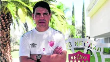 Sosa posa para una sesión de fotos