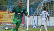 Thiaguinho celebra una anotación con el Chapecoense