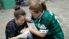 Aficionados del Chapecoense lamentan la tragedia de su club