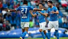 Jorge Benítez festeja gol con Cruz Azul
