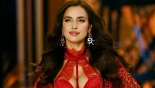 Irina Shayk modela en el 'Victoria's Secret Fashion Show'