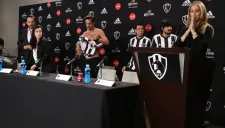 Conferencia de prensa de Club de Cuervos