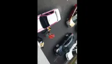 Momento en que #LordTaxi pelea con los oficiales de tránsito