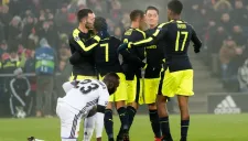 Jugadores del Arsenal celebran un tanto de Lucas Pérez