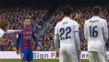 Jordi Alba insulta a Kovacic en el Clásico español