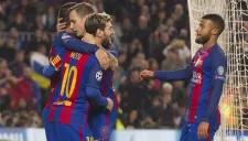 Jugadores del Barcelona festejan un gol