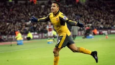 Alexis Sánchez festeja un gol contra West Ham