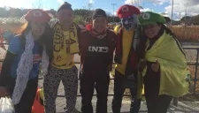 japoneses posan con mexicanos