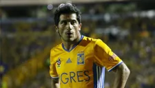 Damián Álvarez, durante un juego con Tigres en el A2016