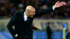 Zidane dando indicaciones durante la Semifinal del Mundialito