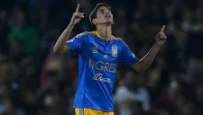 Damm festeja un gol contra Pumas en CU